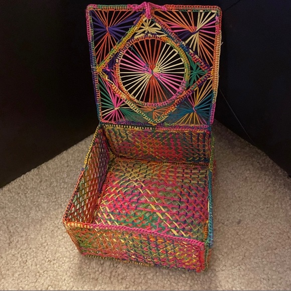 Colombian woven box - Picture 3 of 3